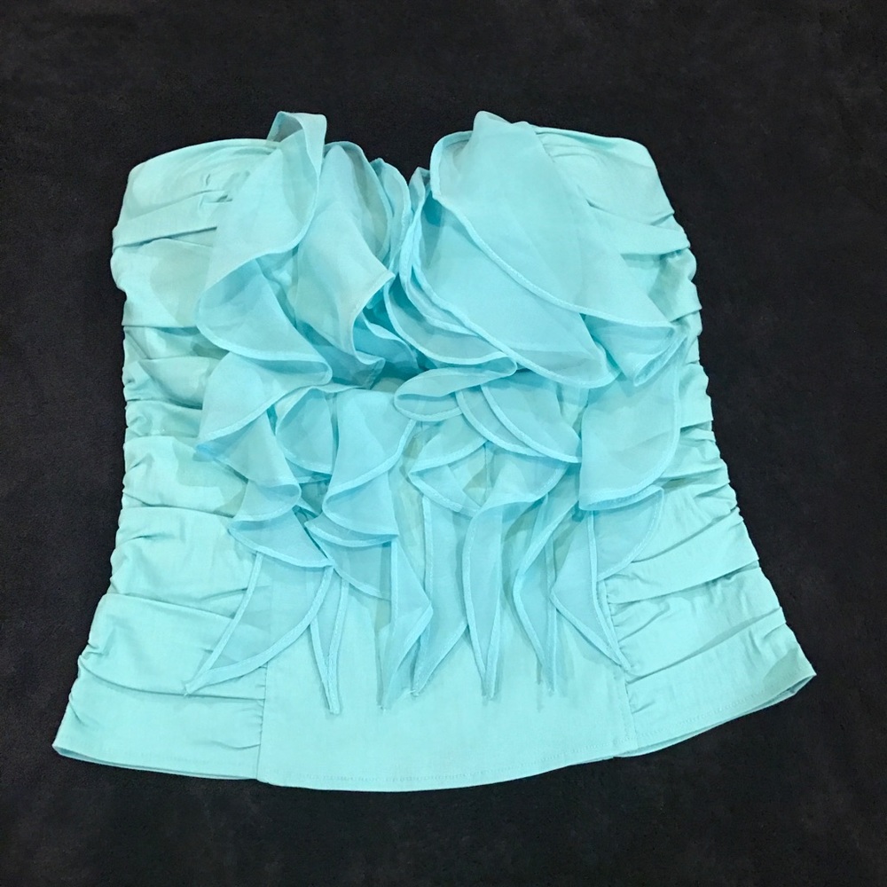 Cute crop top...never worn